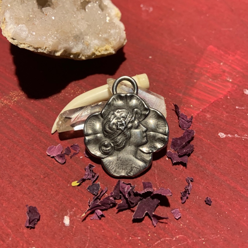 Vintage Art Nouveau LuckyLady Great Gatsby Pendant